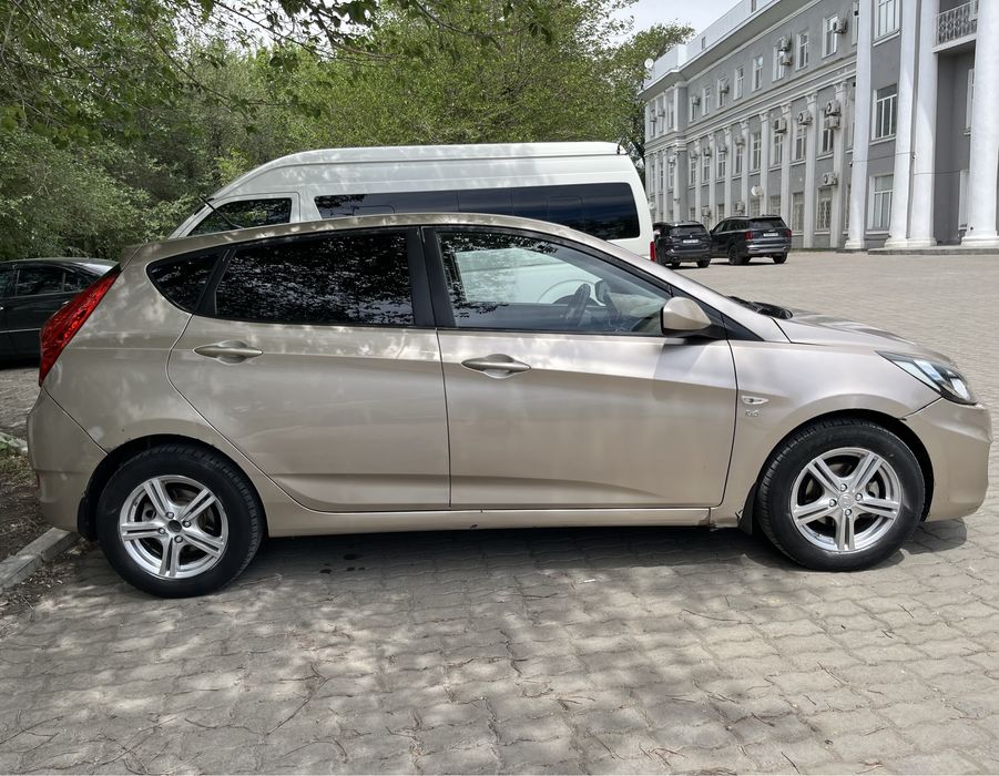 Hyundai accent 2013