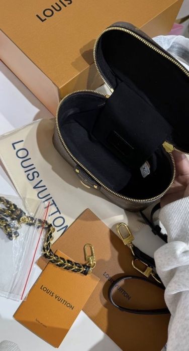 Чанти на gucci , loius vuitton  и шанел с кутии