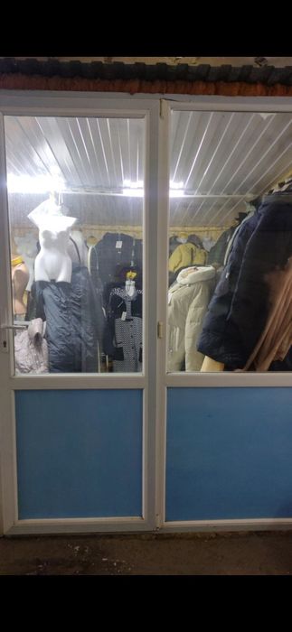 Продам пластиковые  ветражные окна с дверью