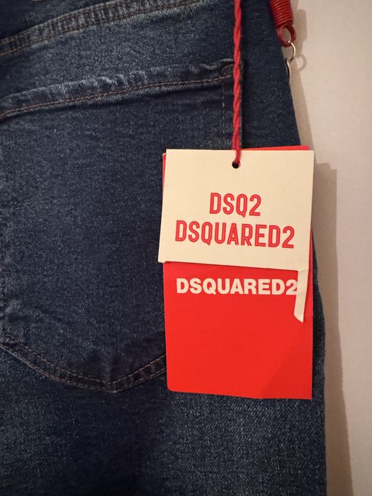 Blugi scurti Dsquared2 marimea 48