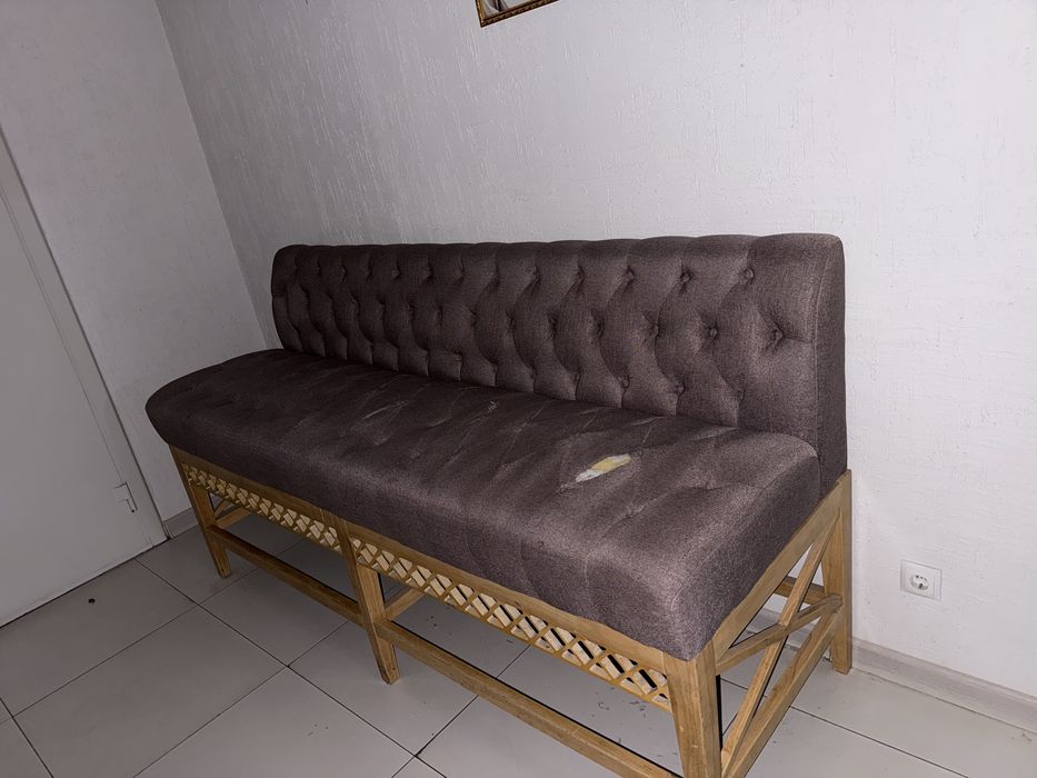 Продается диван высокой ножке