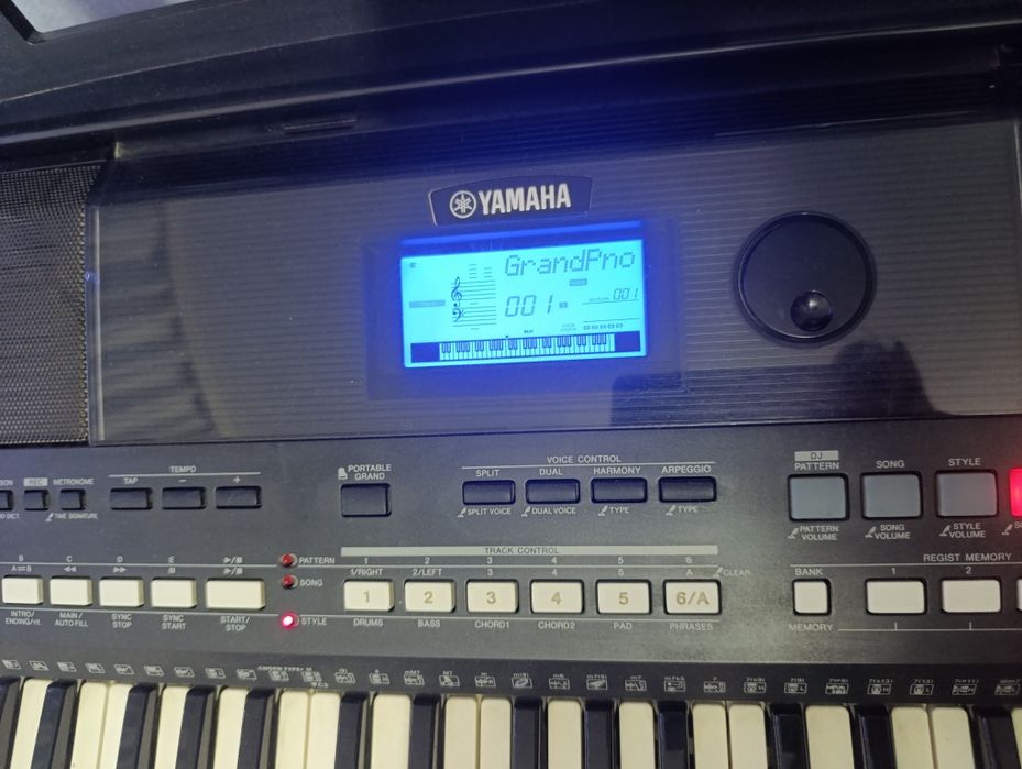 Продам Синтезатор