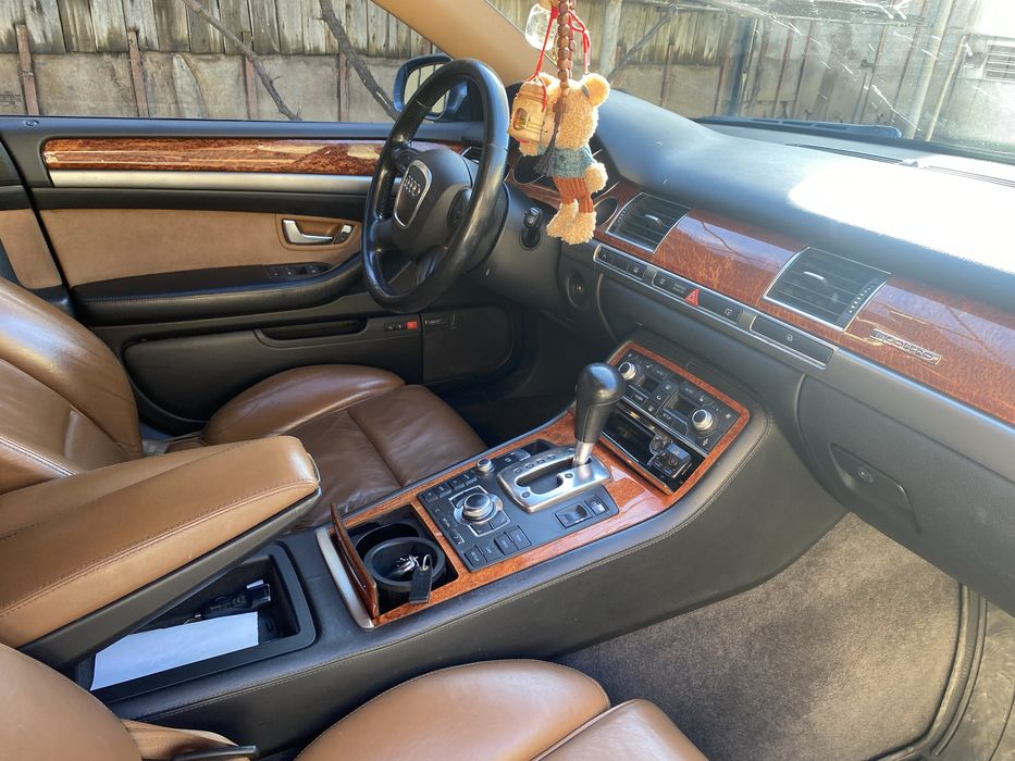 Audi A8 limousine