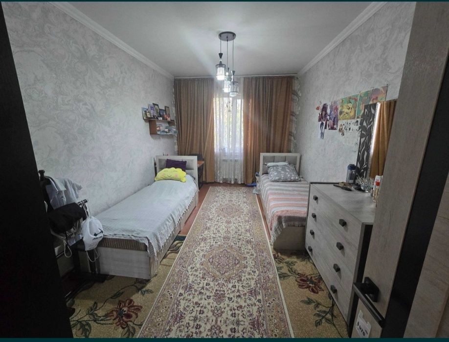 Продается 2-комнатная переделанная в трехкомнатную