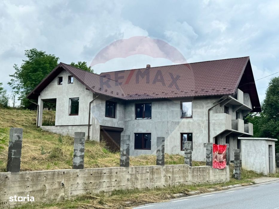 Casă / Vilă cu 7 camere de vânzare