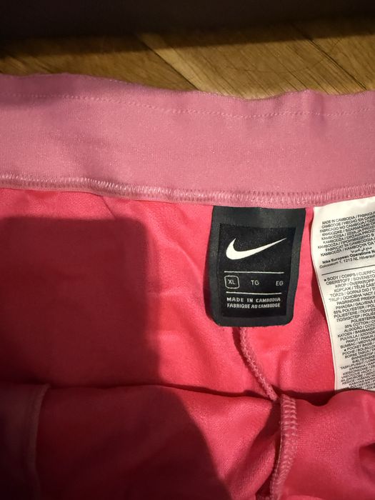 Панталон nike и подарък клин nike