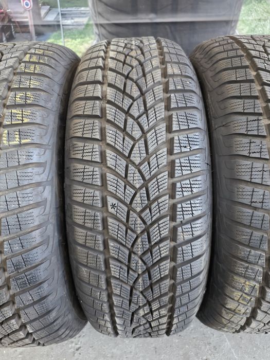 215/65/16 Goodyear 4бр