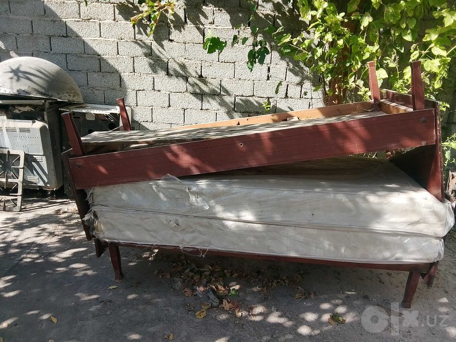 Спальная кровать за дешево 2 шт