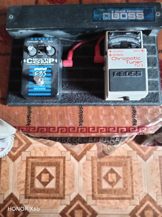 Продам бас гитару, цена . за всё.