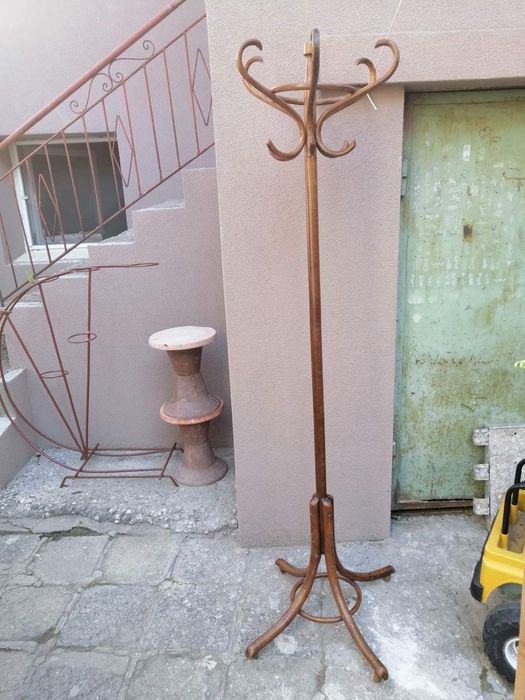 Дървени закачалки и рамка