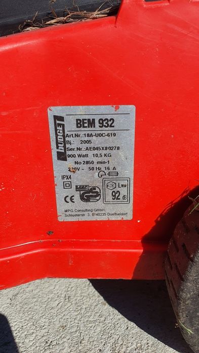 Електрическа косачка Budjet 32см. 900W