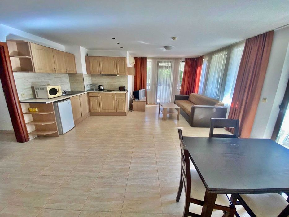 Просторен двустаен апартамент в комплекс „ Етъра 2 “, Първа линия, Морска гледка