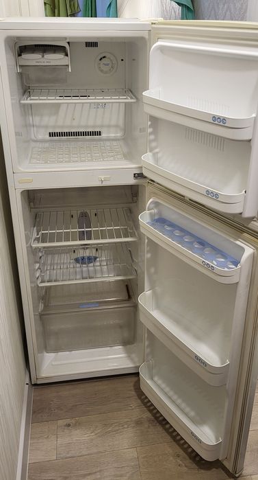 Холодильник двухкамерный