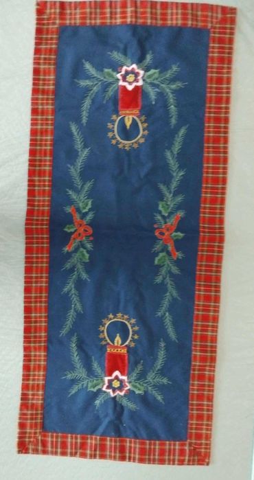 Каре/тишлайфер и кърпи/салфетки с бродерия коледни