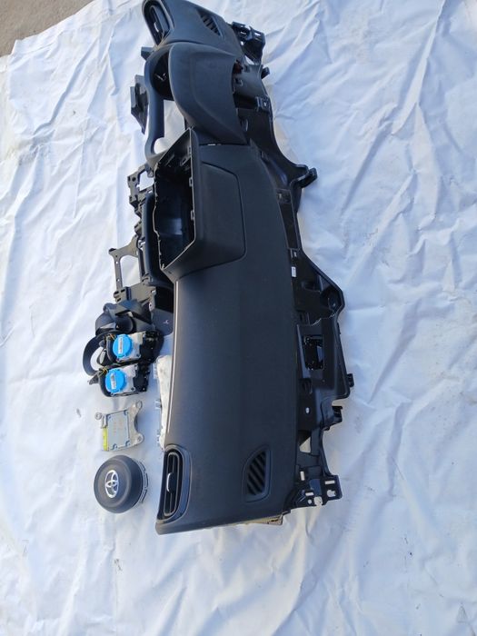 Kit planșă bord Toyota Yaris Cross an 2023 airbaguri și centuri