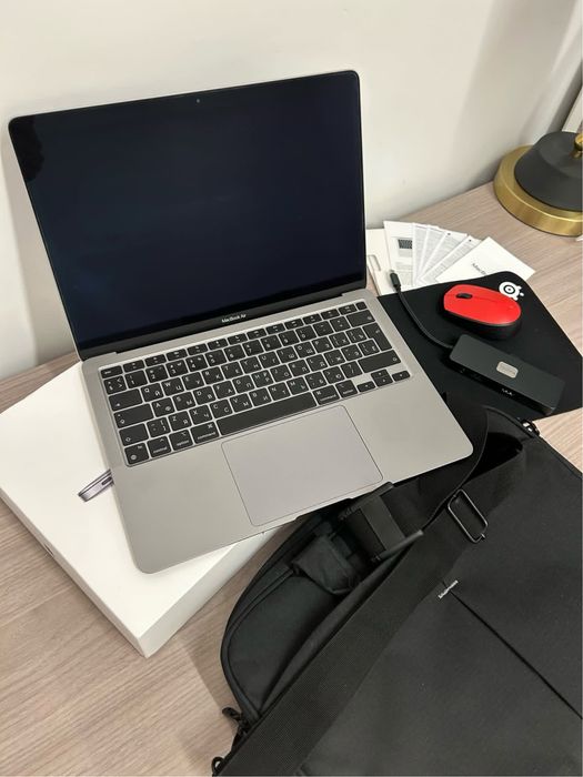 MacBooc M1 8/256GB 2024г