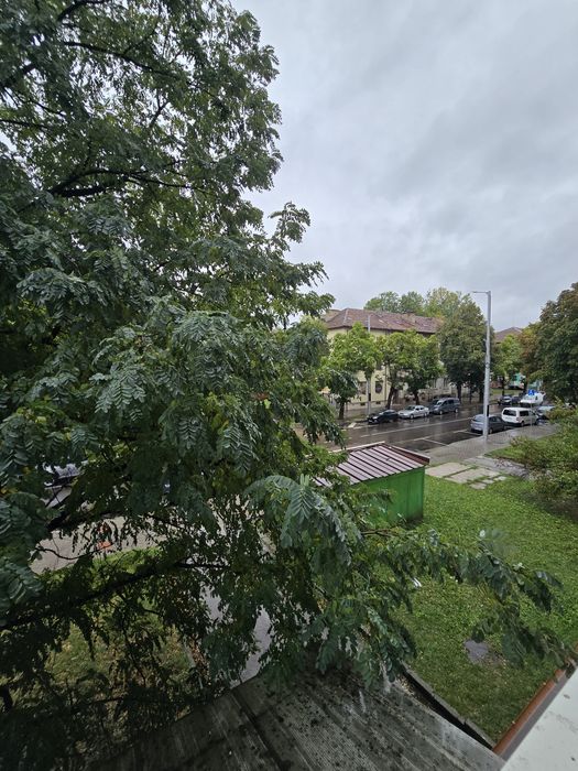 Продава 3-стаен кв. Изток, гр. Перник