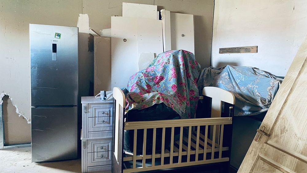 Продаётся манеж с полкой