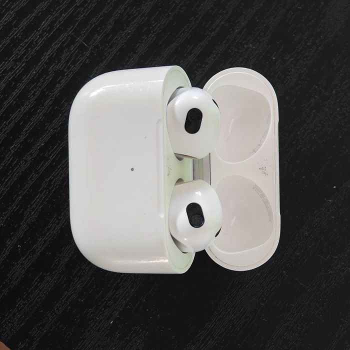 AirPods Generatie 3,numărul de serie valid si husă (citește descriere)
