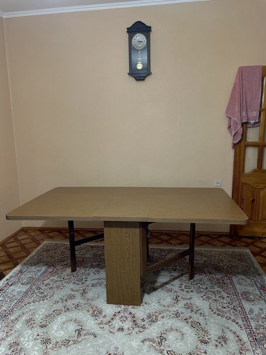 Продам стол книжка