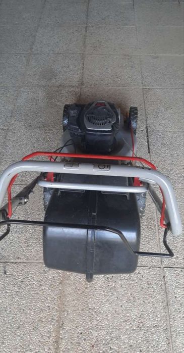 Mașina de tuns iarba ALKO