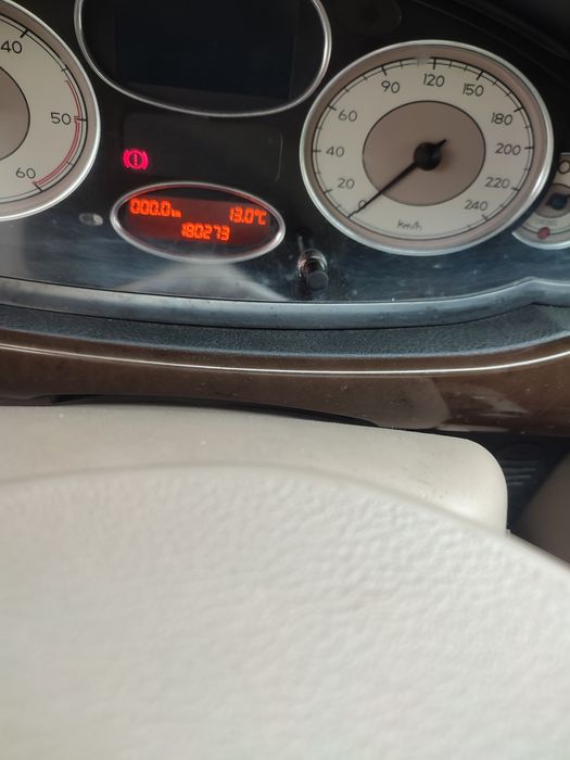 Vînd rover 75 an 2005 primul proprietar mașină fără rugină