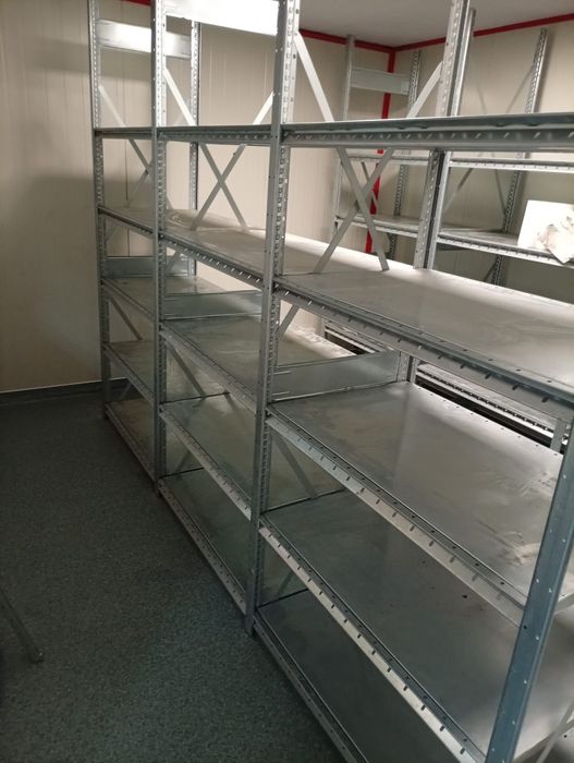 Rafturi metalice pentru depozitare manuala și arhiva