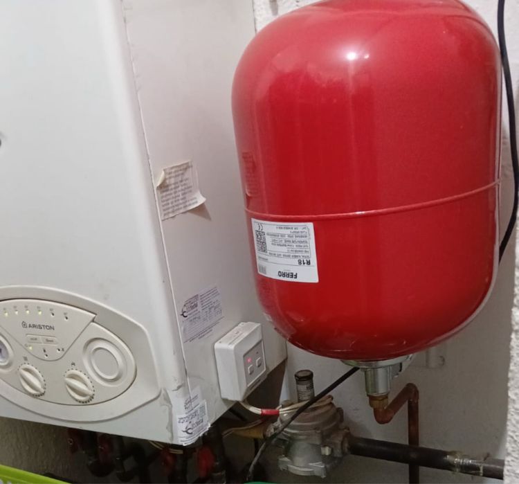 Vand centrala pe gaz Ariston