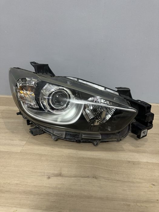 Правая фара на Mazda CX 5