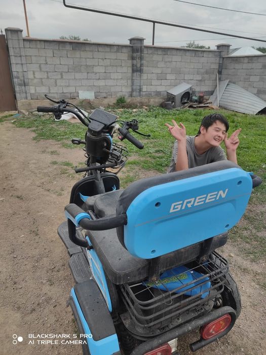 Трицикл скутер а