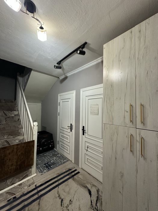 2 etajli Katej 4.5 sotix maydonda joylashgan