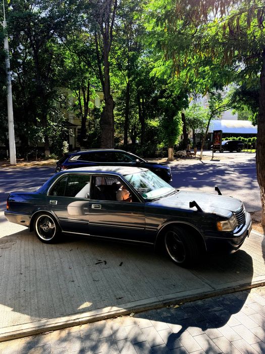 Toyota crown jzs 133