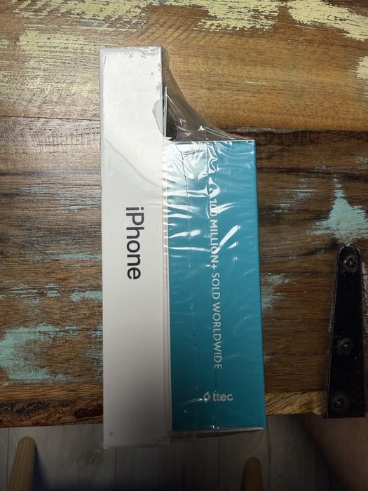 Телефон iphone 13 128GB Midnight + Wireless BT TTech