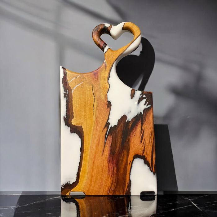 Дървени дъски за сервиране и рязане – инкрустация, смола, гравюра.