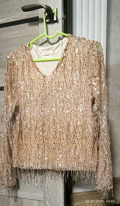 Продаю праздничную,красивую кофточку .кофточку, размер подойдт на 50-