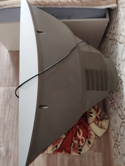 Продам телевизор на запчасти