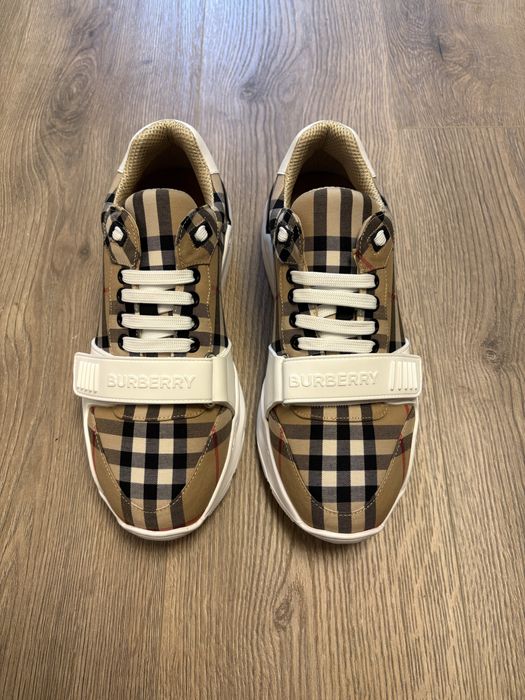 Adidasi Burberry