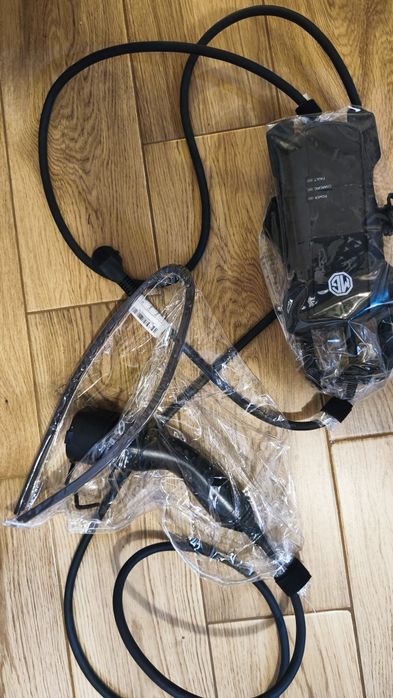 Protecție împotriva ploii pentru încărcătoru mașini electrice sau plug