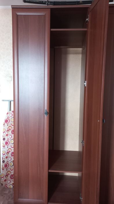 Шкаф вместительный, б/у, самовывоз.  Срочно!