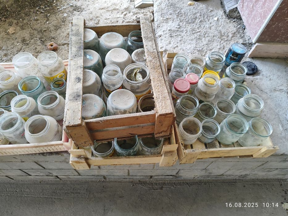 Banka sotiladi 300-400gram va yarim litrlik aralash nostandart bonkala