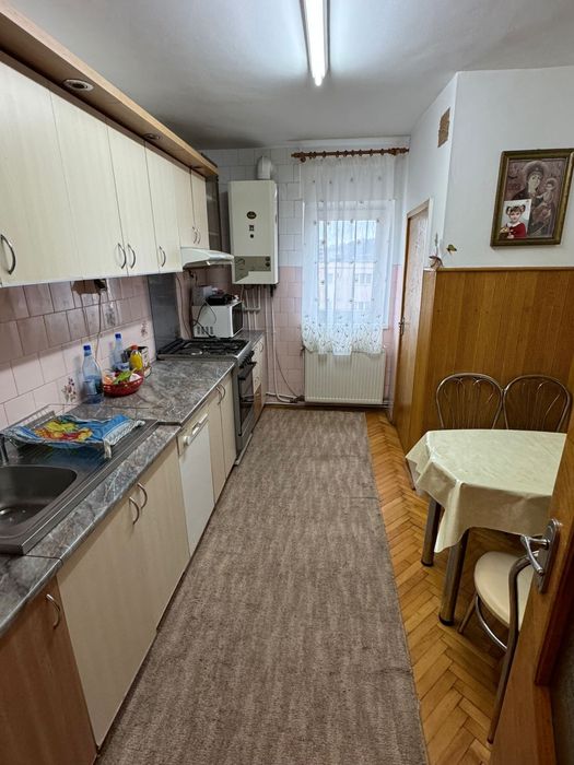 PF inchiriez apartament 3 camere in Manastur strada Almasului