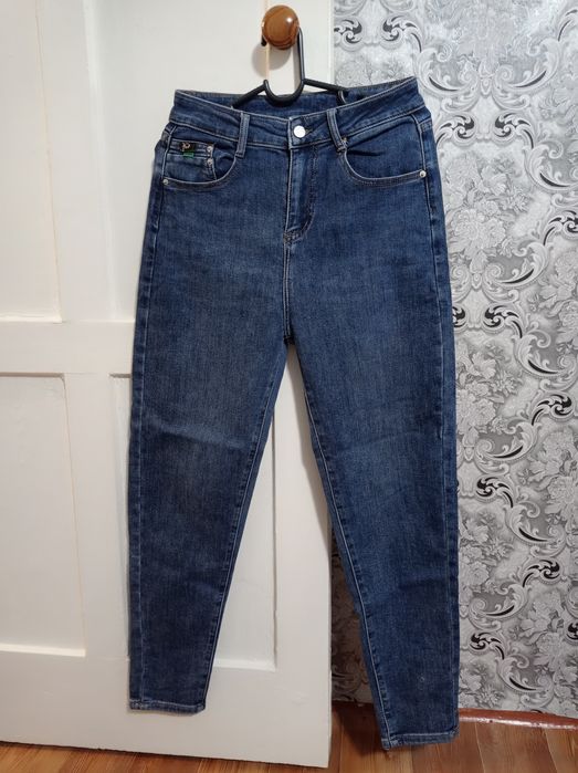 Продаются джинсы в хорошем состоянии.