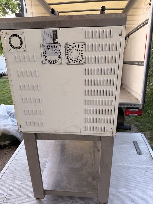 Cuptor pizza  cu 2 etaje  , pe vatra  , 380 v