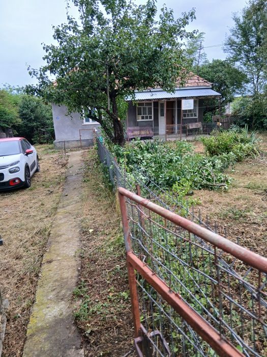 Vând casa cu teren comuna Camaras Pusta
