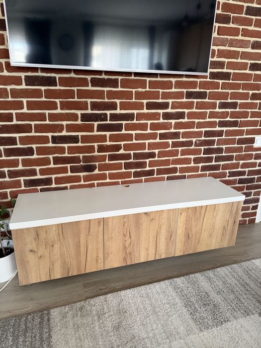 Comoda TV cu spatiu de depozitare