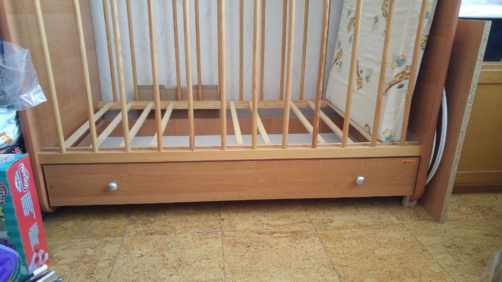 Бертони детска кошара с люлеещ се механизъм + Триколка за бутане