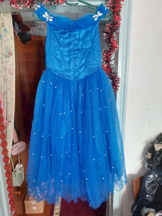 Продаются нарядные платья на девочку.