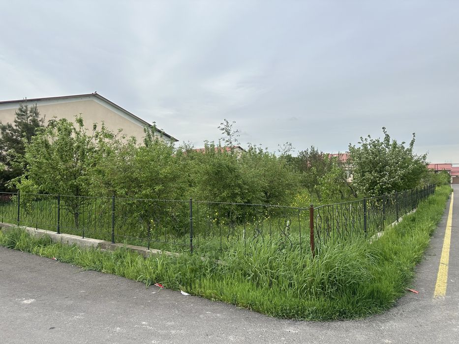 Srochno sotiladi 10 sotok yer Bogizor kocha Zangiota rayon