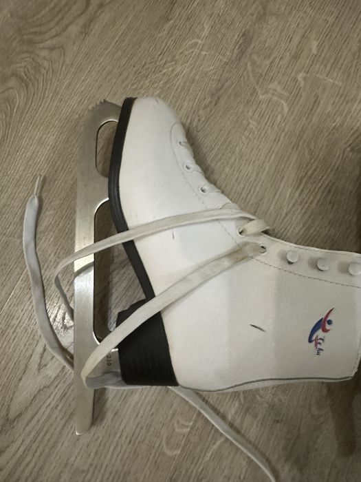 Коньки белые женские