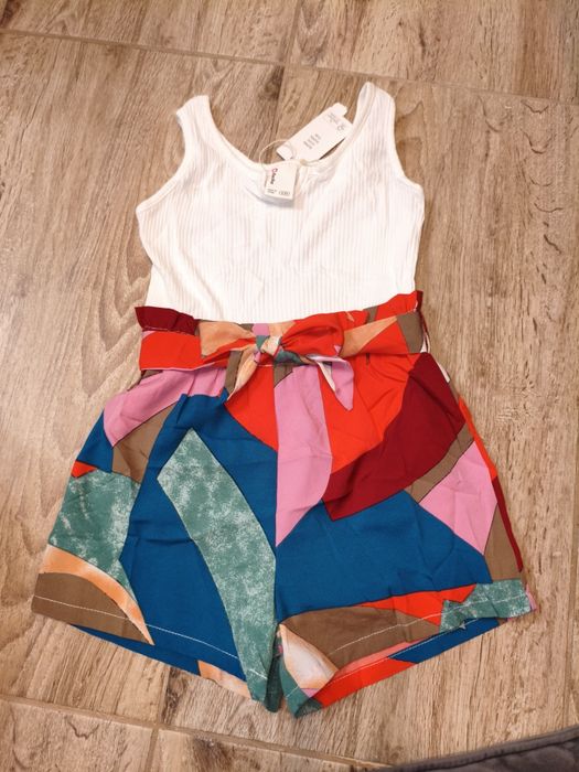 compleu întreg fetițe 4-5 ani nou